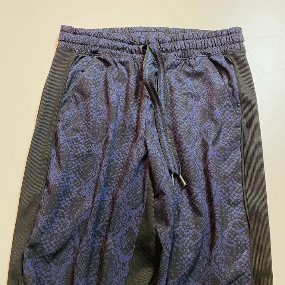 Athleta Brooklyn Jogger Pant Python Snake Printed Blue Black Tuxedo Athletic